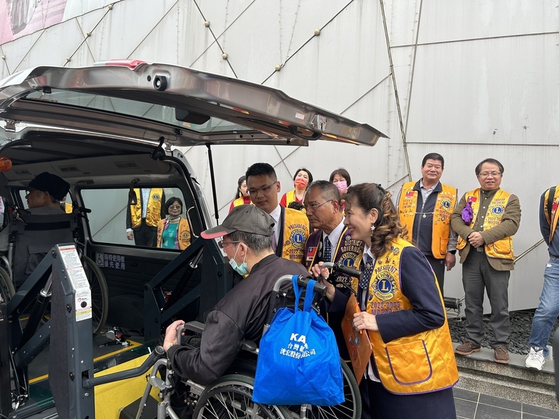 小腦萎縮症病友協會獲贈復康巴士 助圓出遊夢想