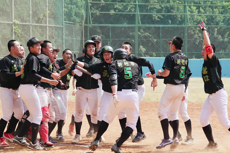 許瑋麟開轟飛越「綠色怪物」 木棒聯賽成德勝東石