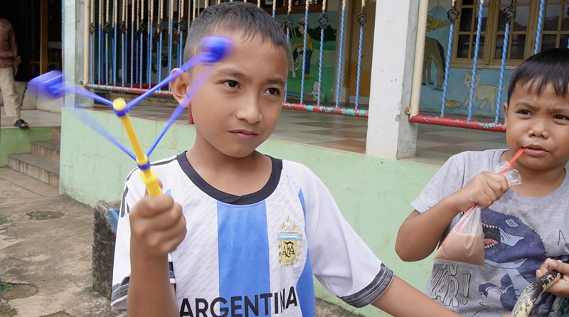 上世代玩具重新翻紅 印尼瘋玩Lato-Lato