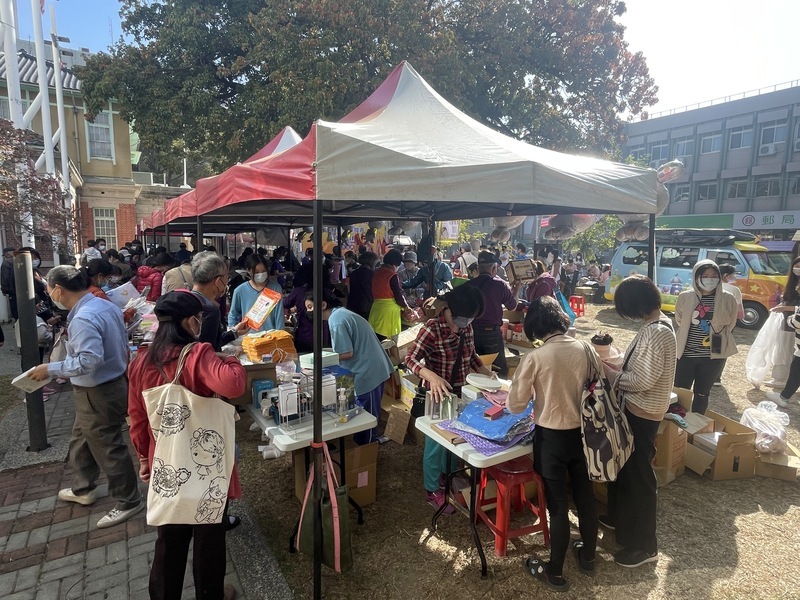 雲林家扶籌備獎助學金 辦義賣會逾9萬元入帳