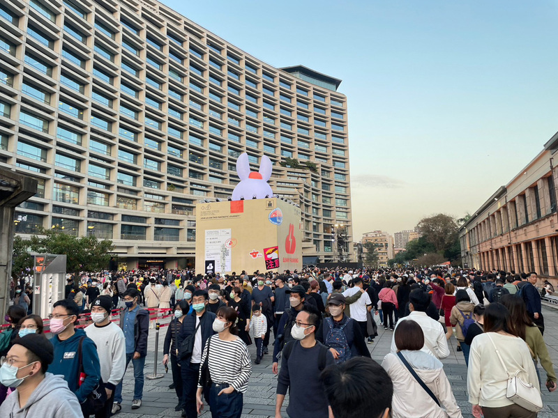 松菸搭台灣燈會人潮 2/11逾11萬入園人次