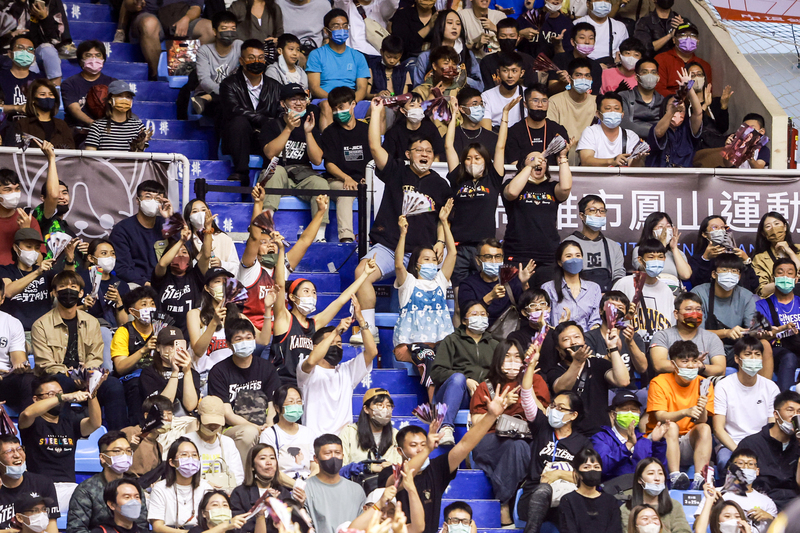 PLG首戰滿場球迷高喊MVP 林書豪找回打球樂趣