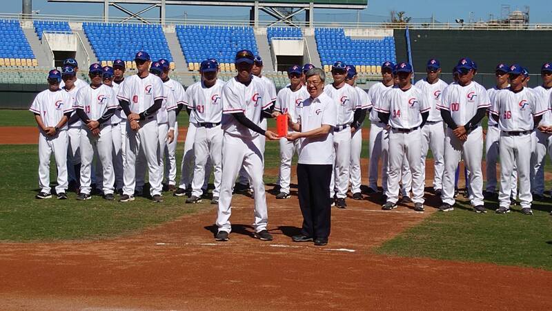 陳建仁慰勉棒球經典賽代表隊 致贈20萬加菜金