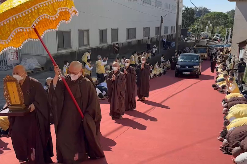星雲法師大仙寺火化 大批信眾夾道送別