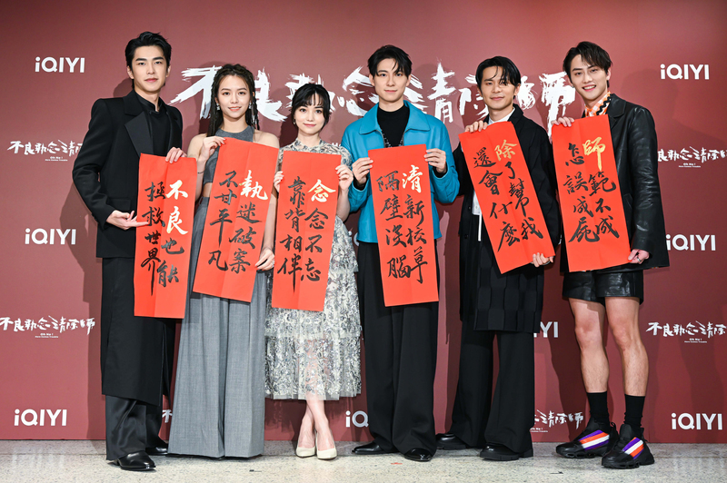 曾敬驊為戲親寫書法藏頭詩 獲讚可開團購