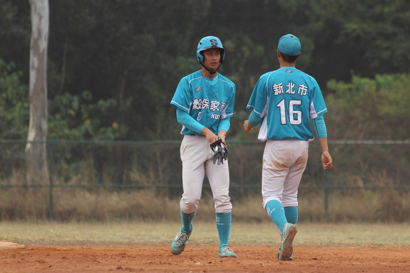 林佳緯開轟將球打到馬路中 穀保木棒聯賽5勝晉級