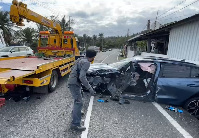 台東海岸公路對撞遊覽車 自小客車駕駛困車內重傷