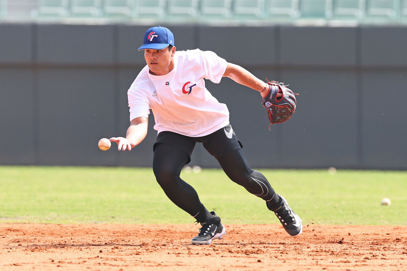 張育成代打亮相敲雙安 經典賽台灣隊熱身賽2連勝