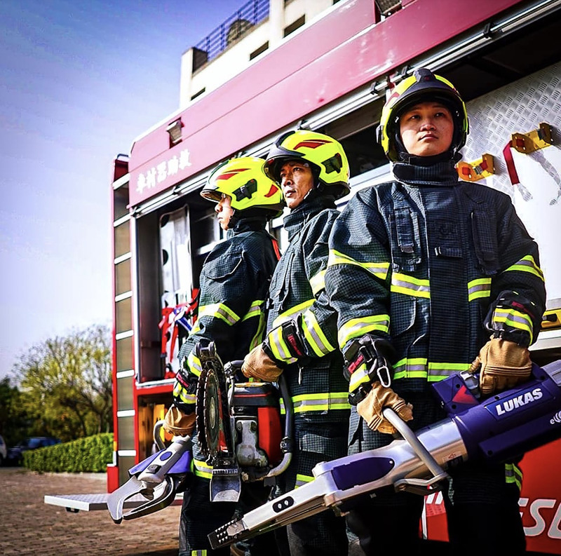 潘政琮奧運獎勵金回饋家鄉 苗縣消防喜獲黃金戰衣