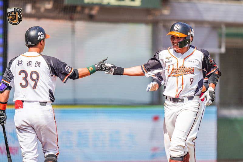 獅對抗賽李丞齡開轟猛打賞 紅隊安打數掛蛋