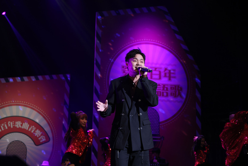 許富凱父喪後敬業開唱 強調傳承台語是使命