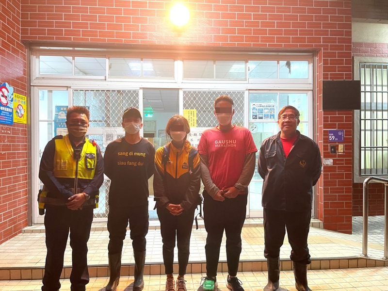 妻獨登尾寮山迷途夫入山尋 警消合力助平安返家