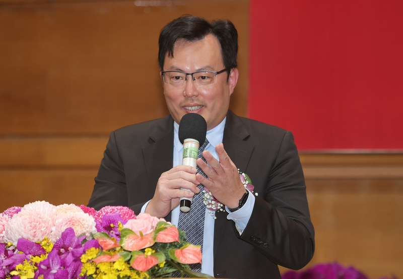 體育署長鄭世忠上任 就職後先到立院尋求支持