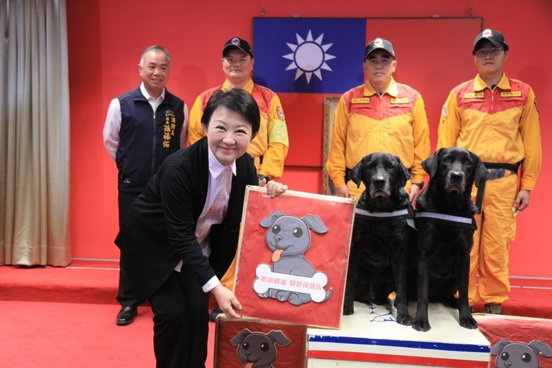 台中搜救犬隊赴土耳其救災 盧秀燕頒獎表揚