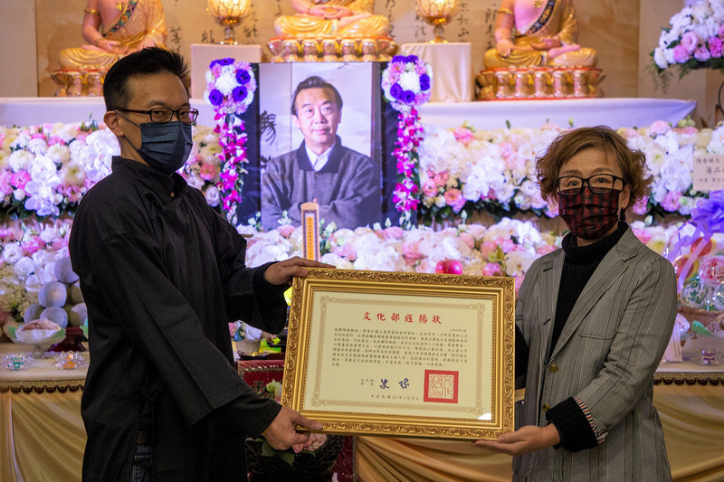 表彰藝術家陳陽春貢獻 文化部頒贈旌揚狀