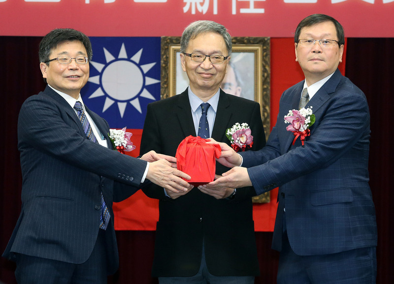 莊人祥接疾管署長 薛瑞元期許完美收尾COVID-19