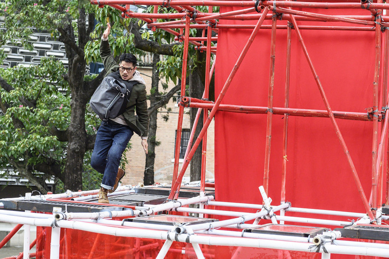 香港3影帝主演「斷網」郭富城2樓飛身躍下