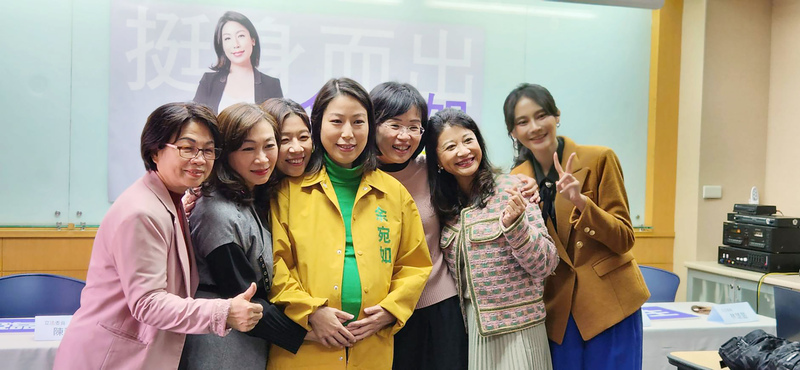 余宛如挺孕肚拚桃園立委 民進黨6女將助陣