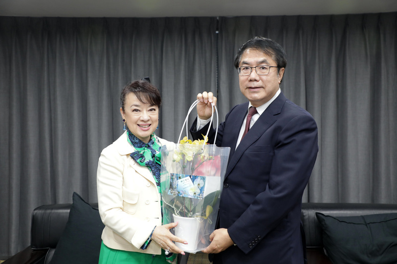 翁倩玉擬年底台南開版畫展 黃偉哲允相助