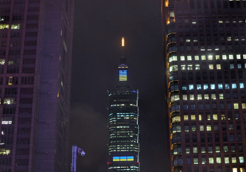 俄烏戰爭週年　台北101為世界和平祈福點燈