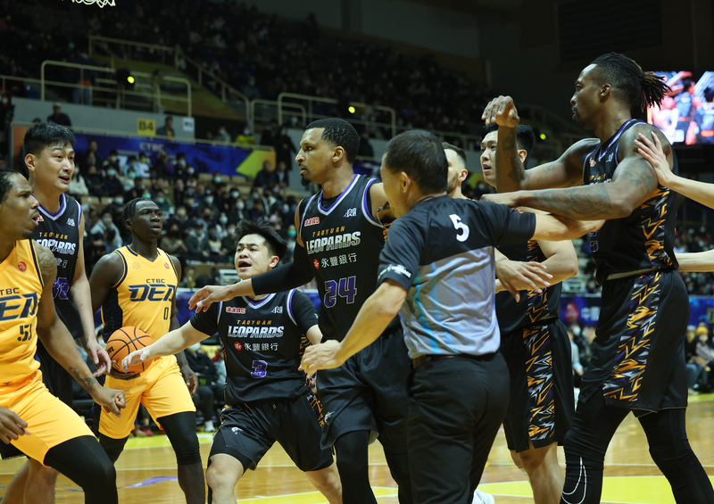 T1和霍華德爆推擠 金恩坦言雙方噴很多垃圾話