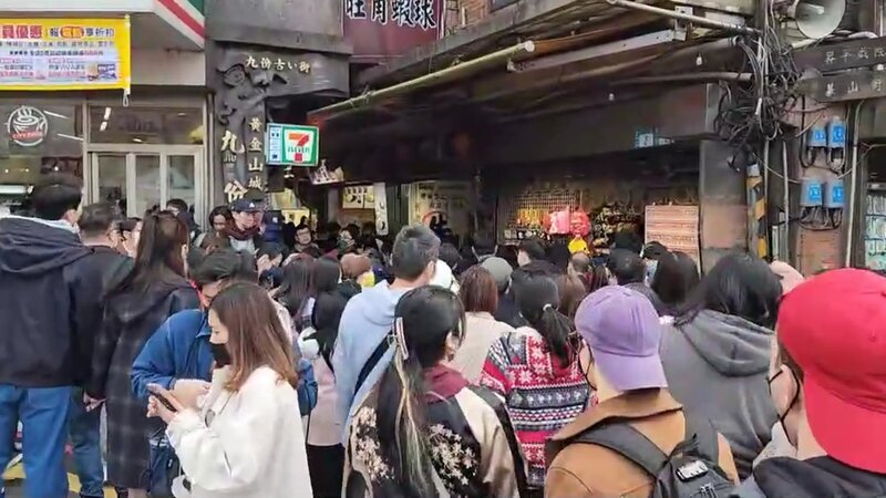 新北九份金瓜石湧人潮 3年來首次啟動雙A級交管