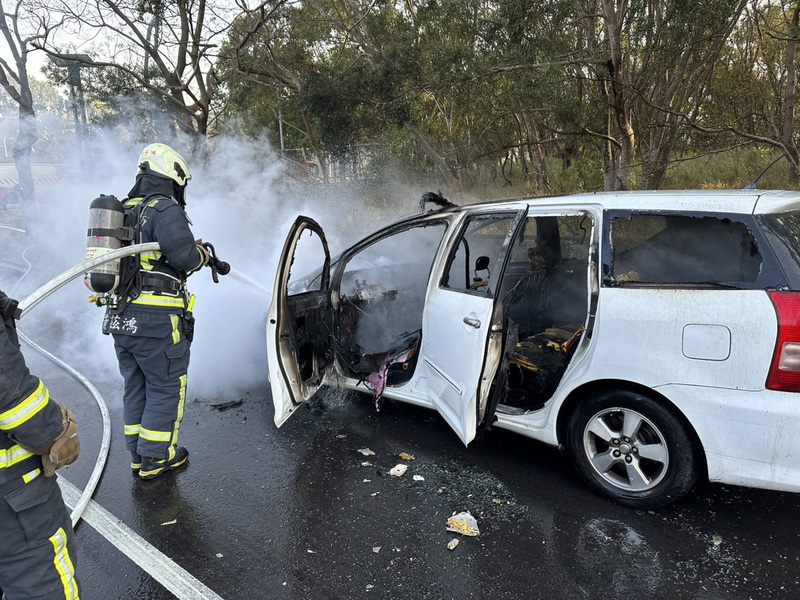 台中轎車行駛突自燃 酒駕男棄車落跑仍被逮送辦