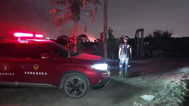 屏東半天37件雜草火警 萬丹河床火勢撲滅又復燃