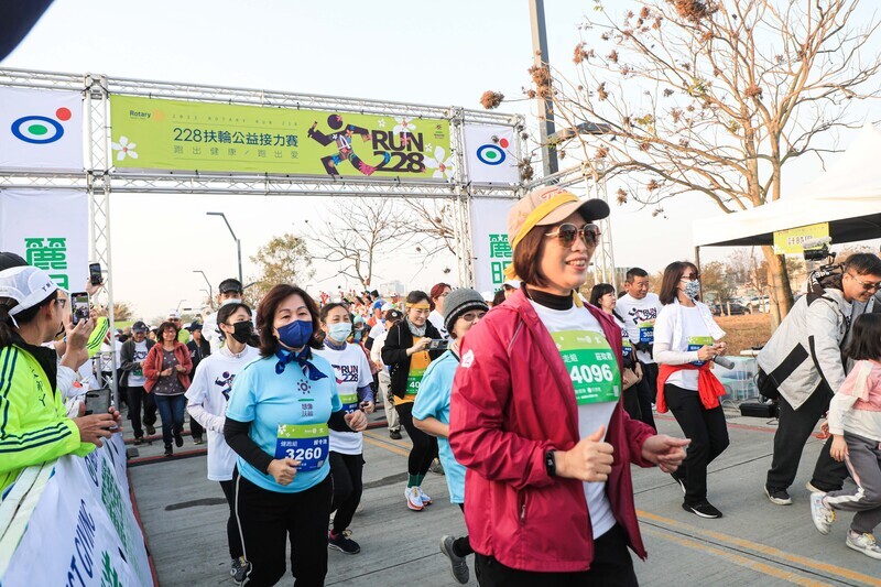 228扶輪盃接力賽暨公益路跑 中市鳴笛登場