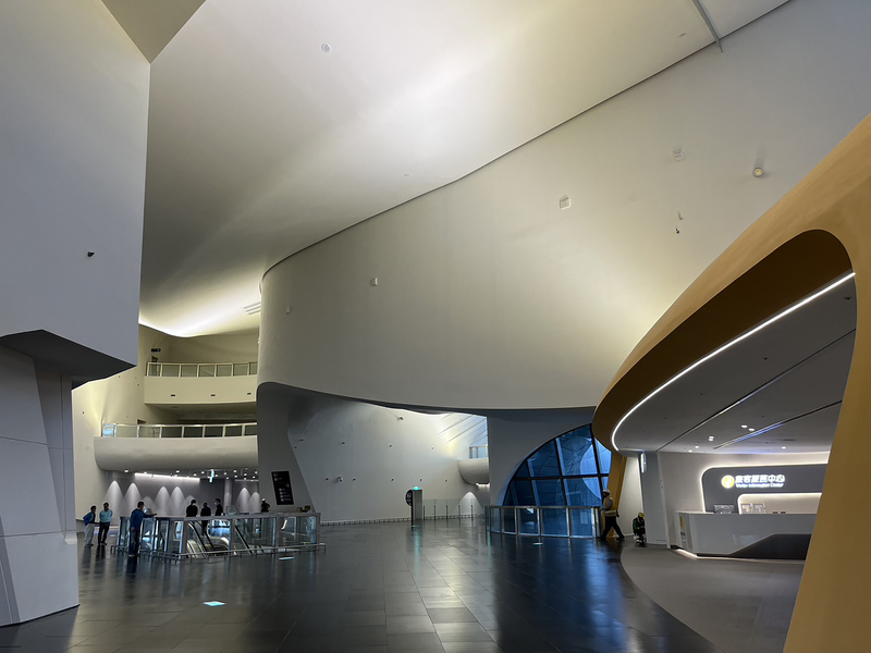 高雄港旅運中心搶先看 首創4國語言同步口譯設備