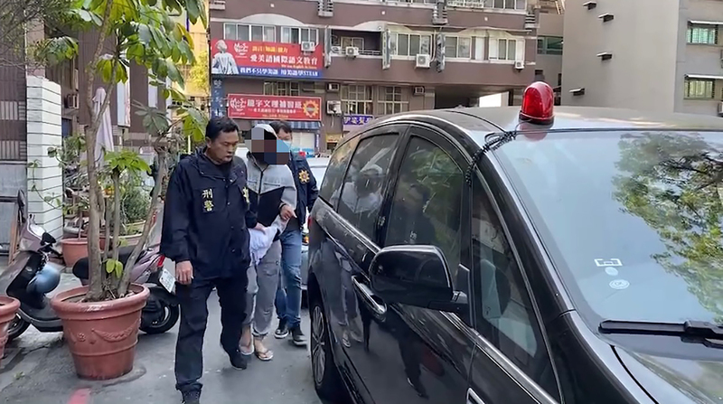 男涉恐嚇行竊手機店 雄警調閱上千監視器逮獲