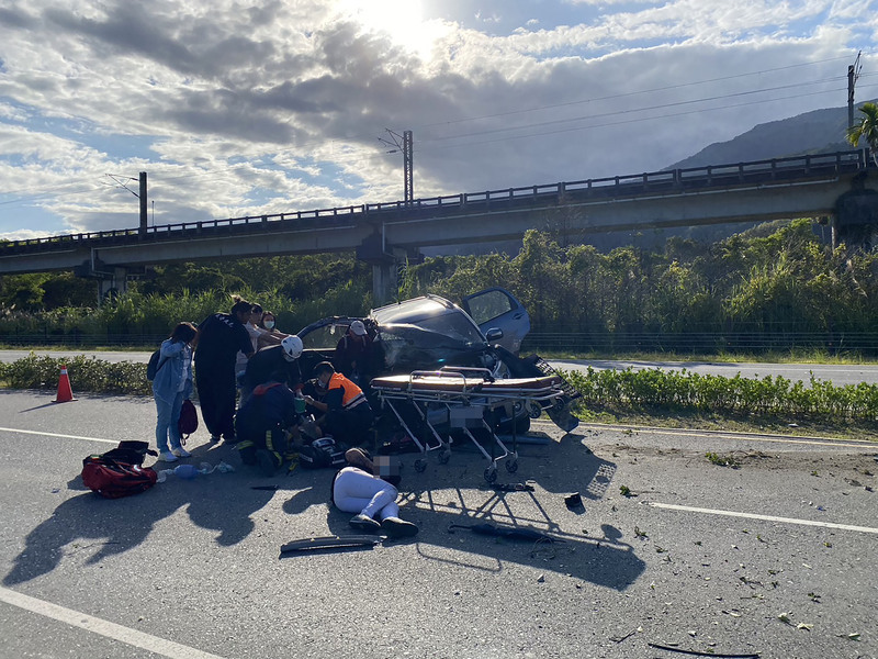 花蓮台9線瑞穗路段自小客車自撞 1死3傷