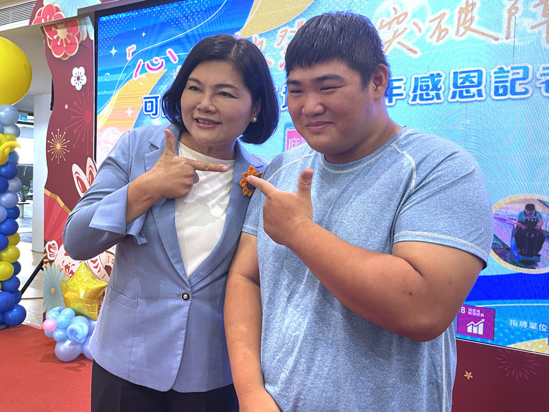 中度智能障礙求職屢受創 簡華宏清潔功夫征服客戶