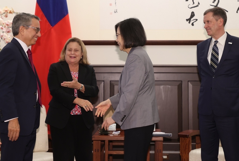 總統：正努力推動避免雙重課稅洽簽 加強台美合作