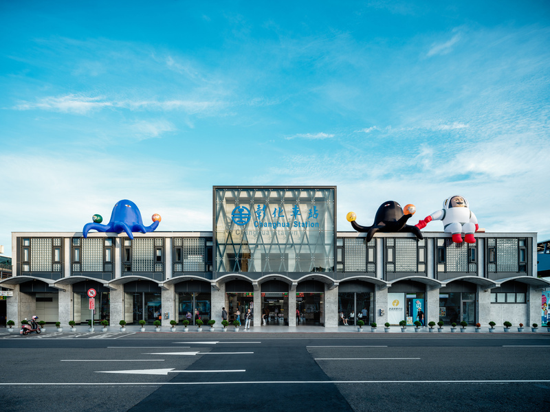 美獸與體操男爵爬上彰化火車站 走讀美食與拳擊故鄉