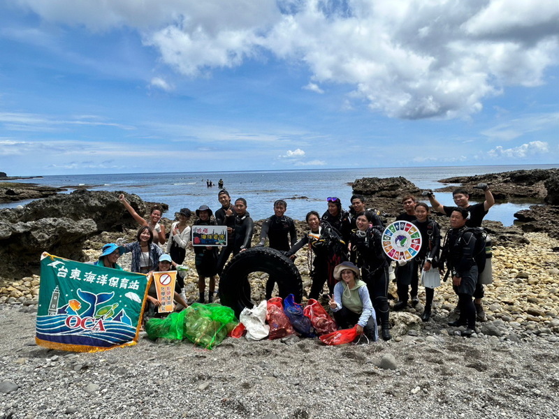 蘭嶼淨灘清213公斤海廢 宣導勿用化學性防曬