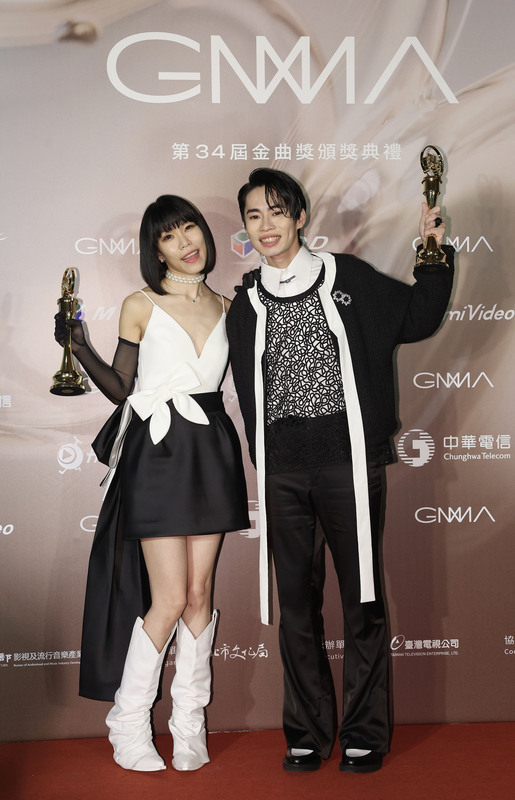 金曲34最佳演唱組合 Crispy脆樂團獲獎