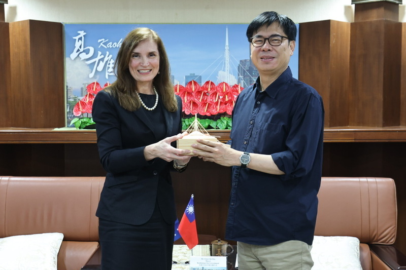 露珍怡離任前拜會 陳其邁盼續推能源轉型等交流