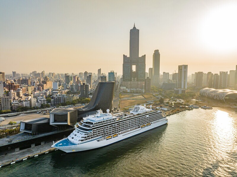 國際郵輪接力停靠高雄港 帶動觀光消費