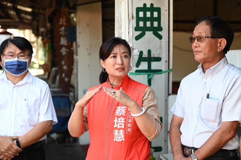 南投中興新村市場老舊破損 蔡培慧踏勘助改善