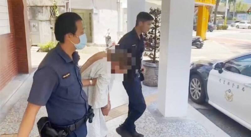 花蓮男無故闖宮廟反鎖 與警對峙攻擊3人掛彩