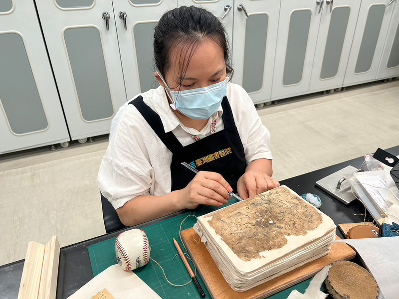 500年歷史手抄古蘭經 國台圖用35個月修復後展出