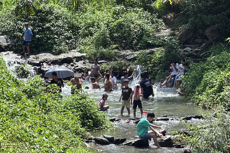 台東飆高溫 野溪成小朋友消暑天堂