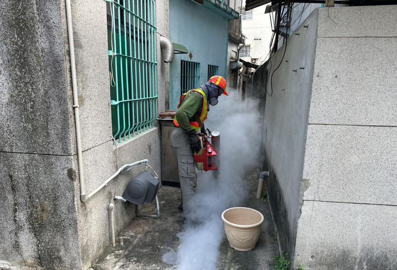 北高雄2校再查獲登革熱孳生源 衛生局加重裁罰