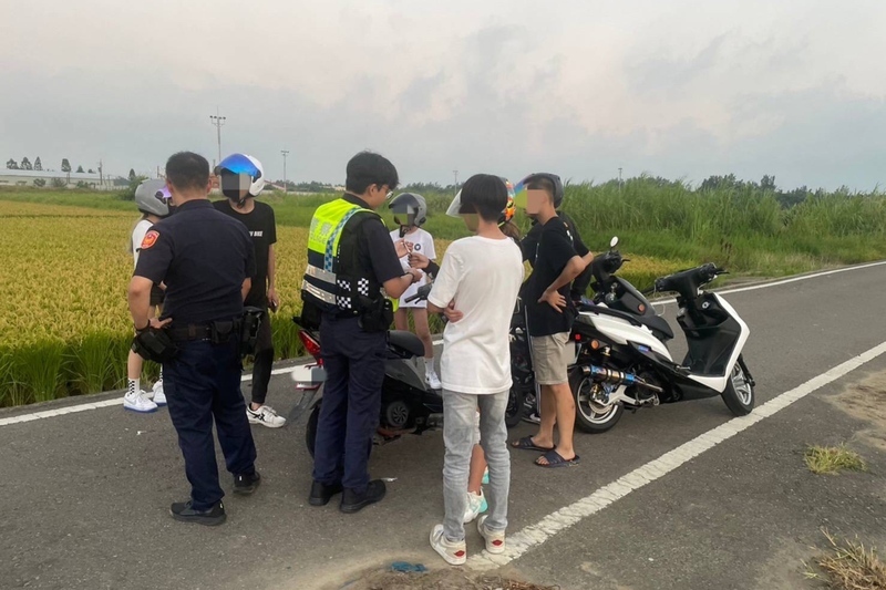 桃園改裝機車凌晨聚集擾民 大園警局包圍攔查開罰