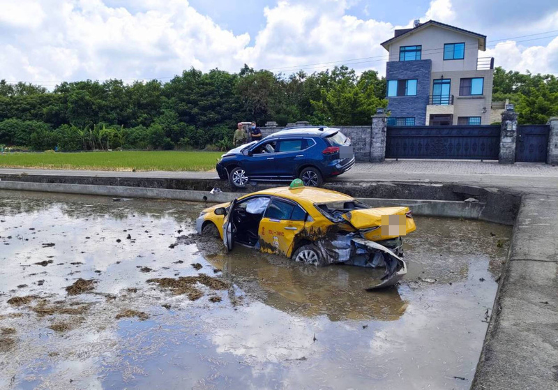 搭小黃出院途中遭撞犁田 婆媳乘客重傷送醫