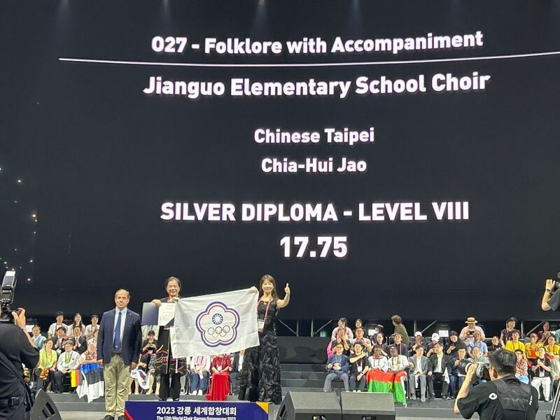 台灣之光 苗縣建國國小闖世界合唱賽「穿金戴銀」