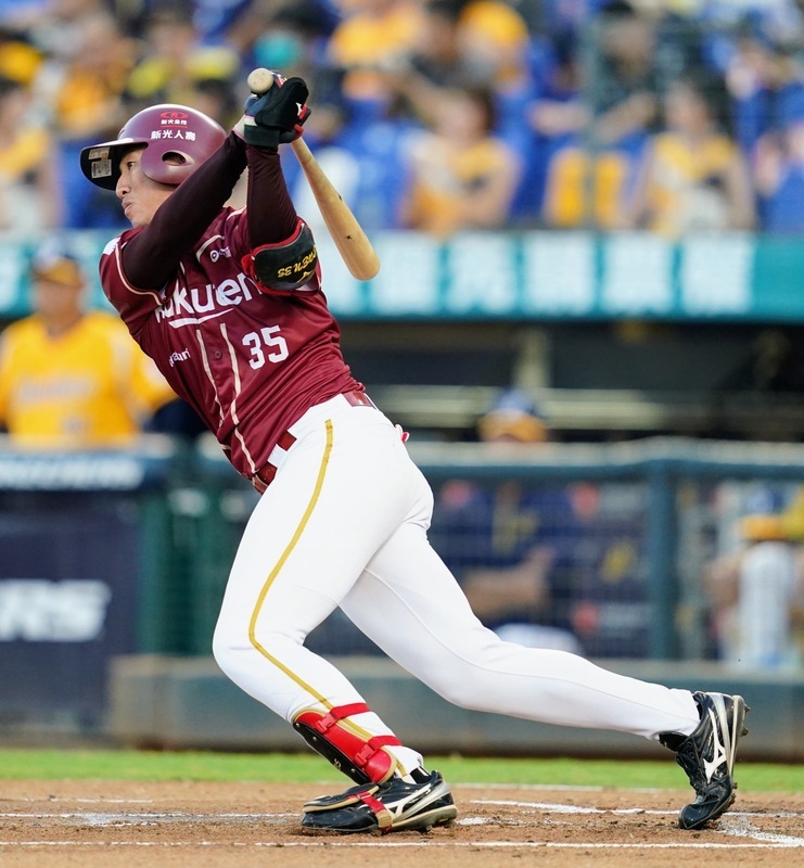 生涯首度先發第1棒敲4安 成晉坦言賽前很緊張