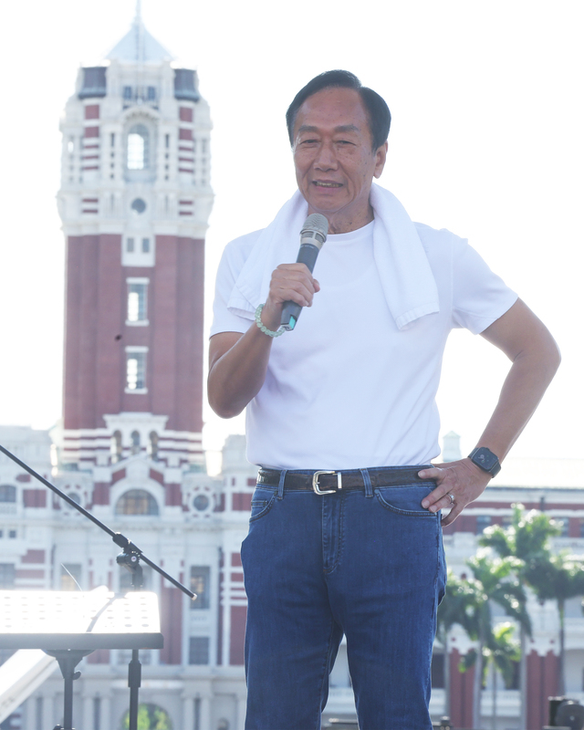 郭台銘凱道高呼政黨輪替 與侯友宜、柯文哲沒互動