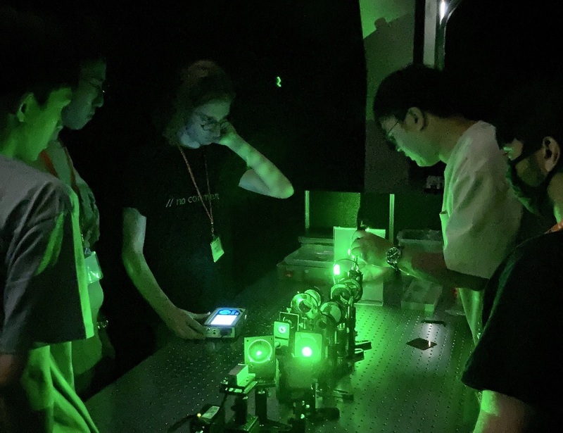 美研習團來台學新世代顯示技術 與台生實作交流